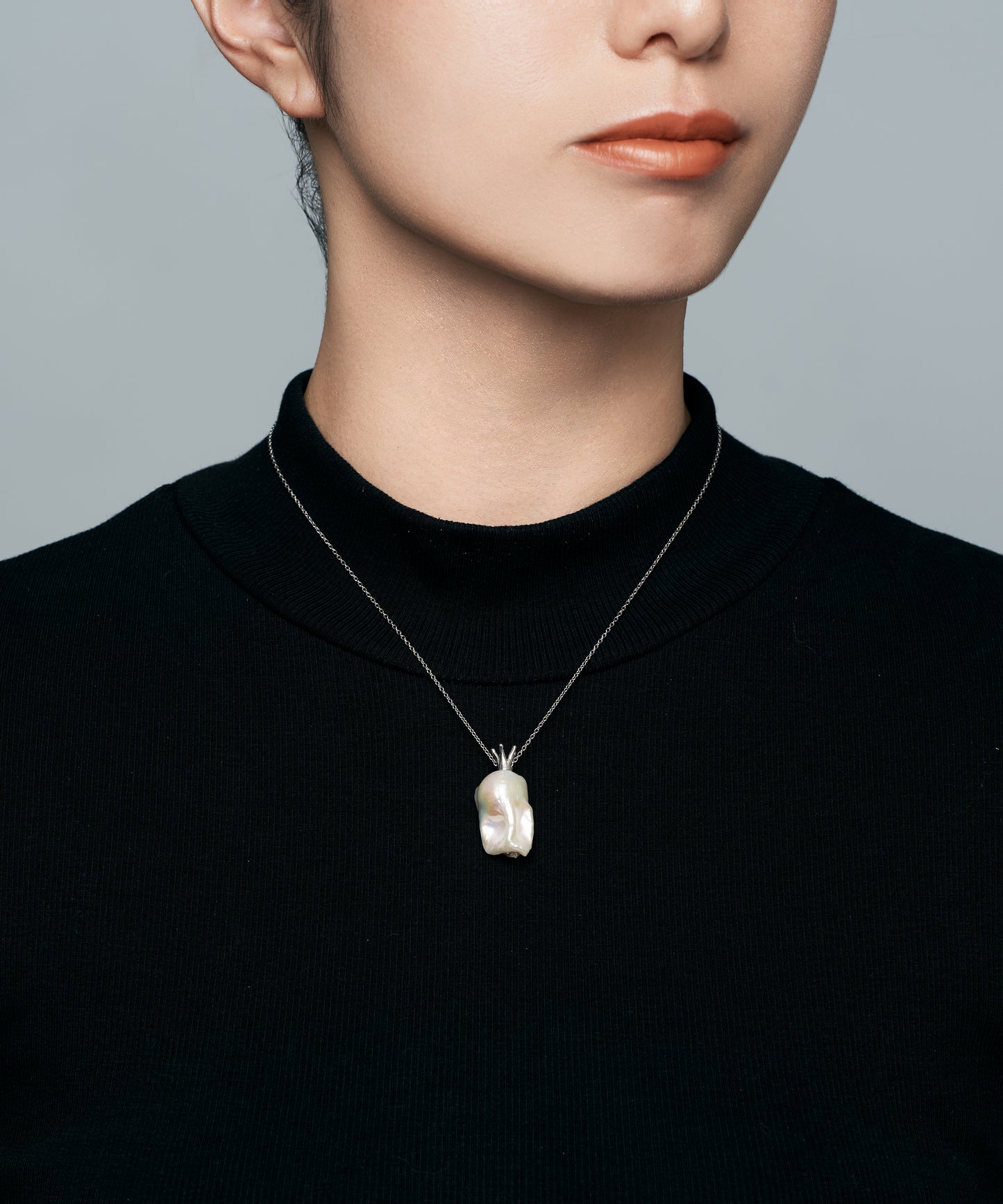 crown baroque pearl pendant